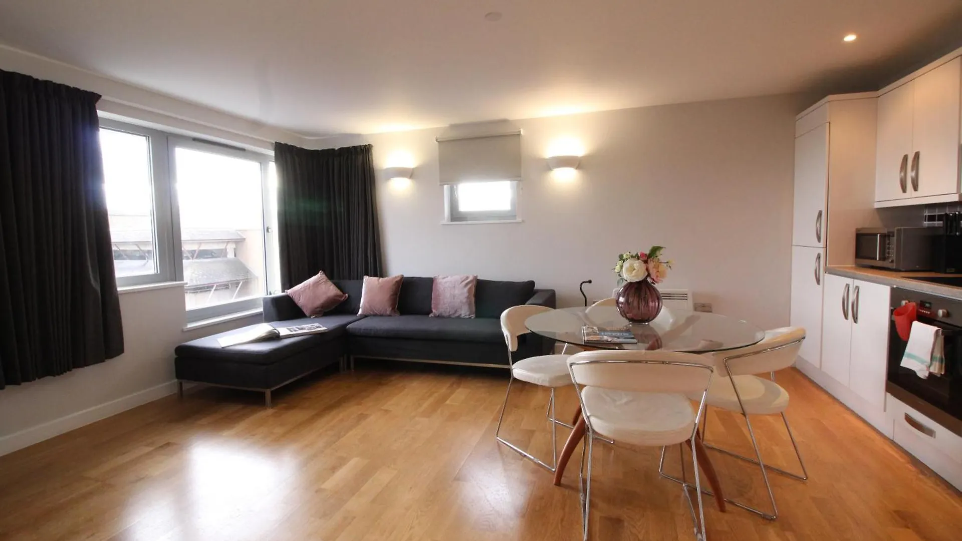 Lux Living Apartments - Roman House location